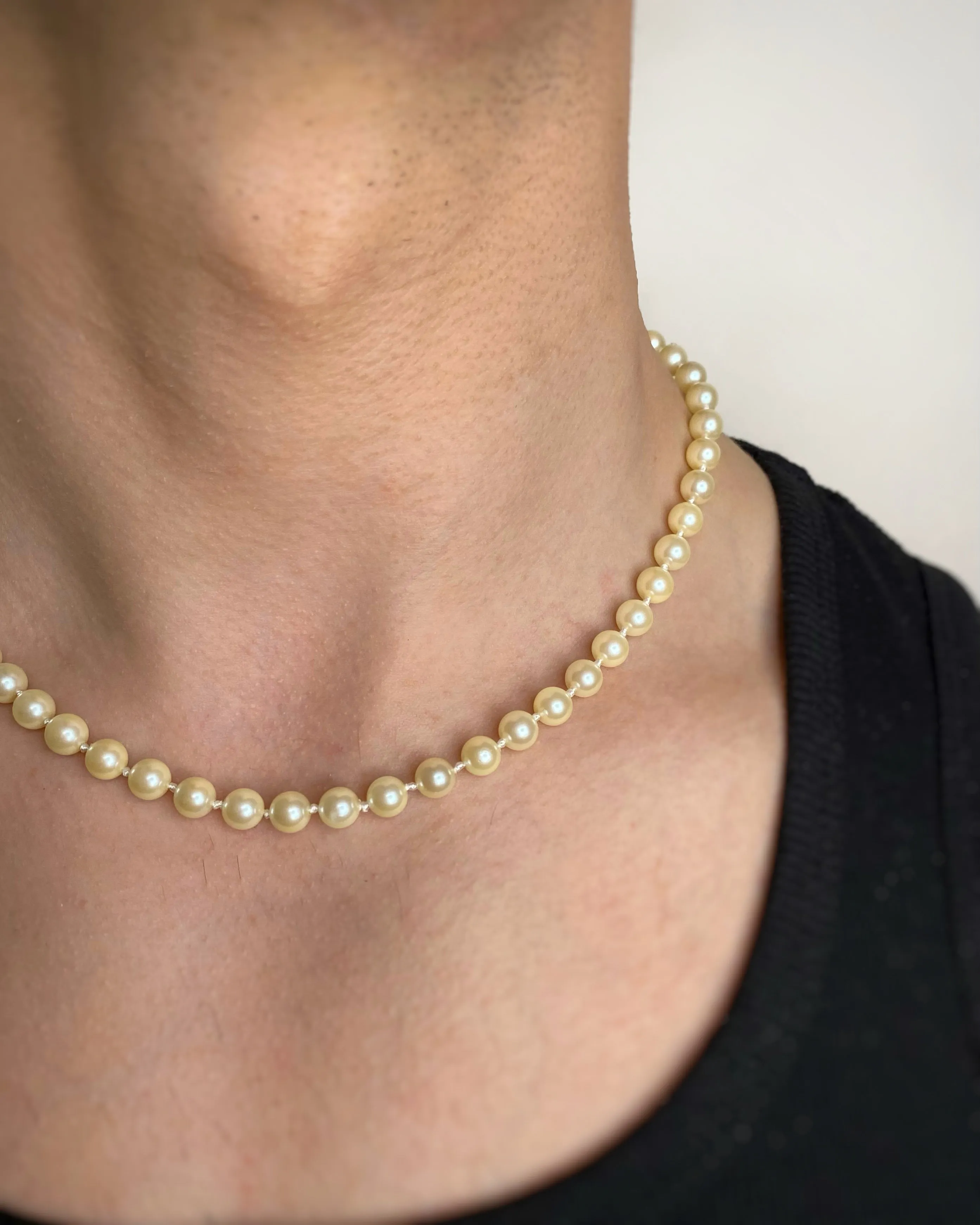 BEIGE PEARL NECKLACE
